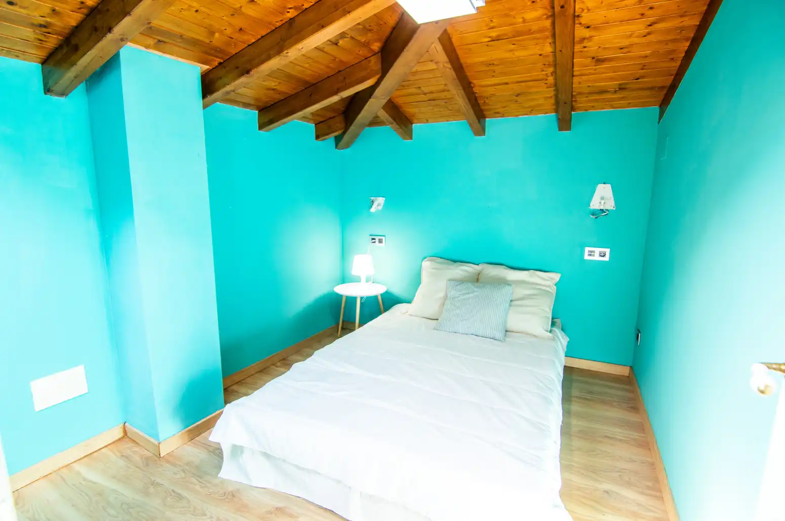 Dormitori de Casa o xalet en venda en Salas amb Calefacció, Parquet i Moblat