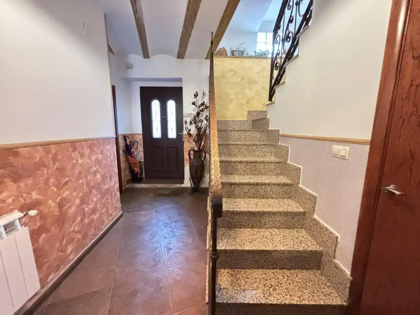 Casa adosada en venda en Robledo amb Parquet, Traster i Moblat