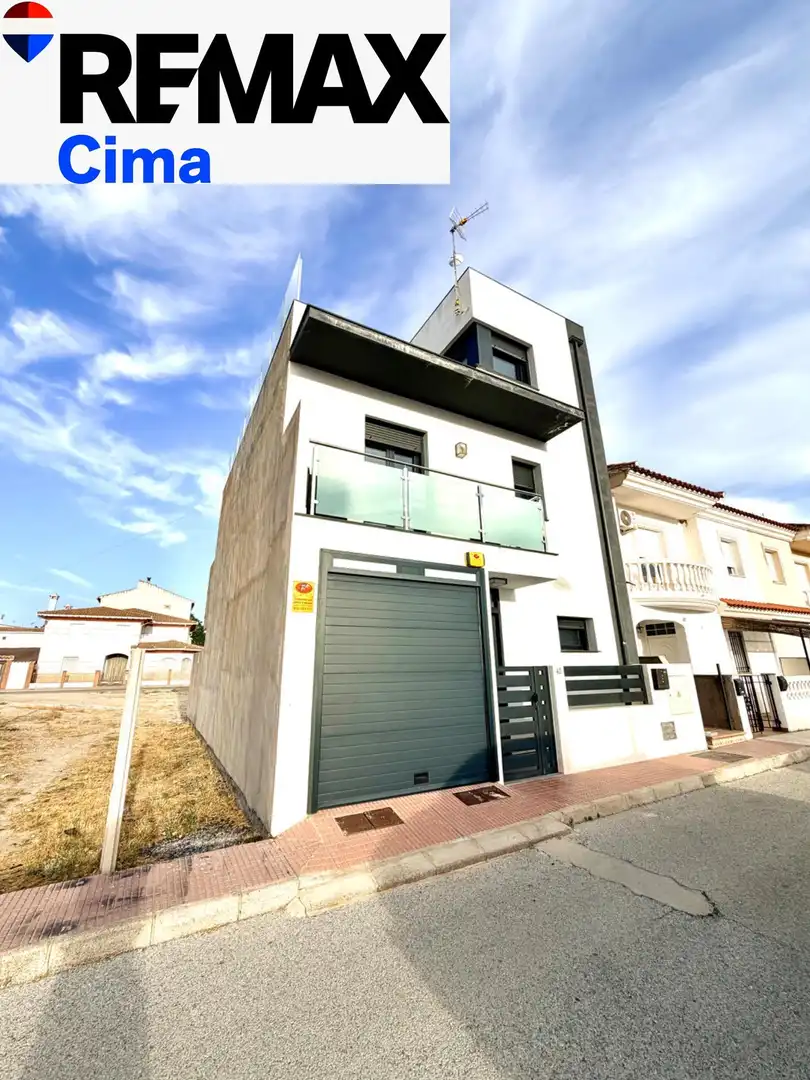 Vista exterior de Casa o chalet en venta en Cúllar con Calefacción, Terraza y Trastero