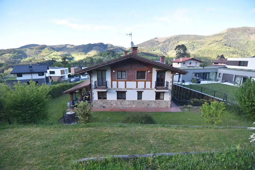 Jardí de Casa o xalet en venda en Ermua amb Calefacció, Jardí privat i Terrassa