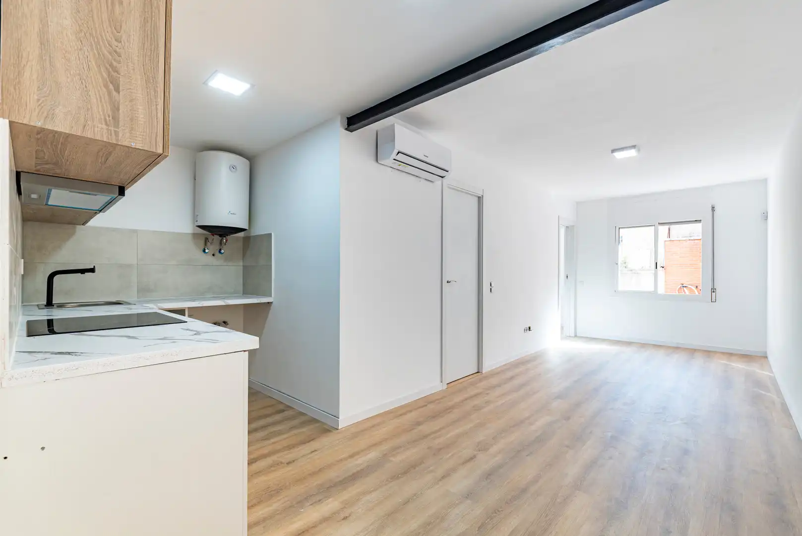Flat for sale in L'Hospitalet de Llobregat  with Air Conditioner, Heating and Parquet flooring