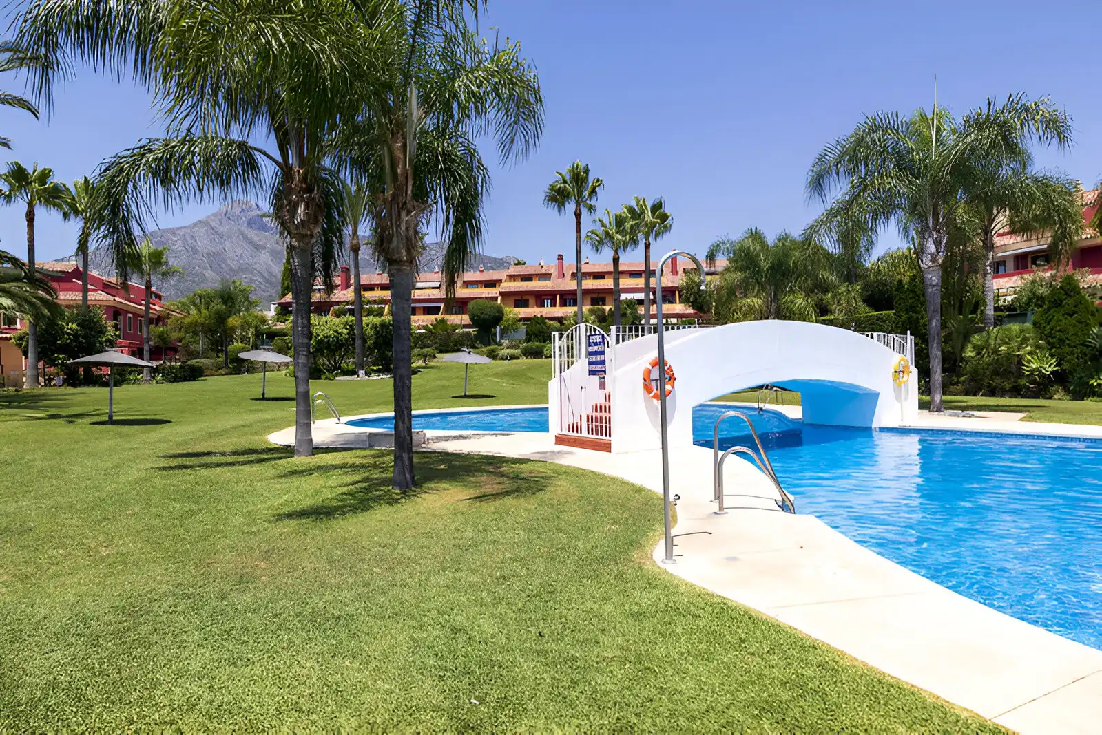 Adosado con piscina en venta en Milla de Oro, imagen 2