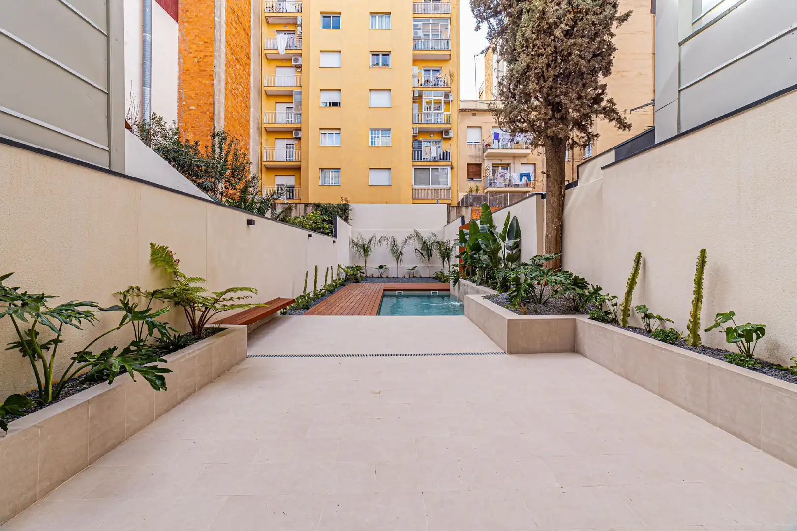 Swimming pool of Duplexes for sale in Barcelona  with Air Conditioner, Heating and Private garden