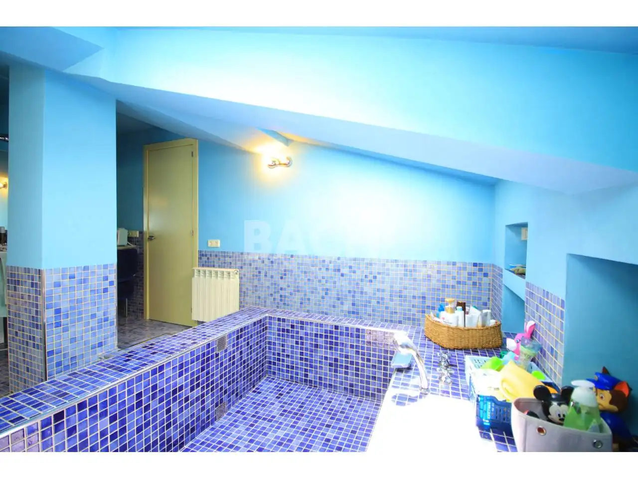 Baño de Ático en venta en Vic con Aire acondicionado, Calefacción y Parquet