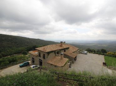 Casa rústica amb piscina en venda a Agullana