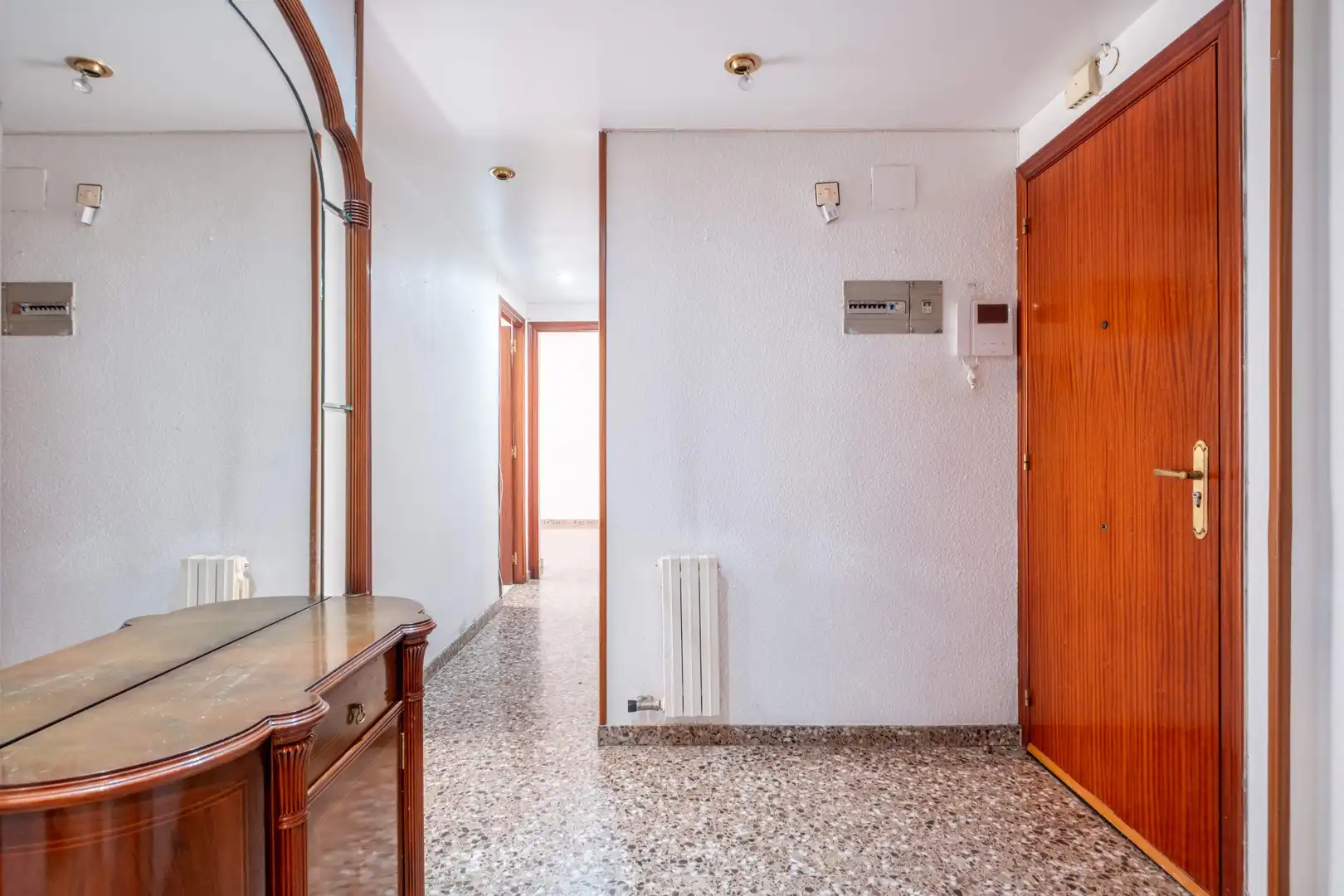 Wohnung zum Verkauf in Zaragoza mit Klimaanlage, Heizung und Terrasse