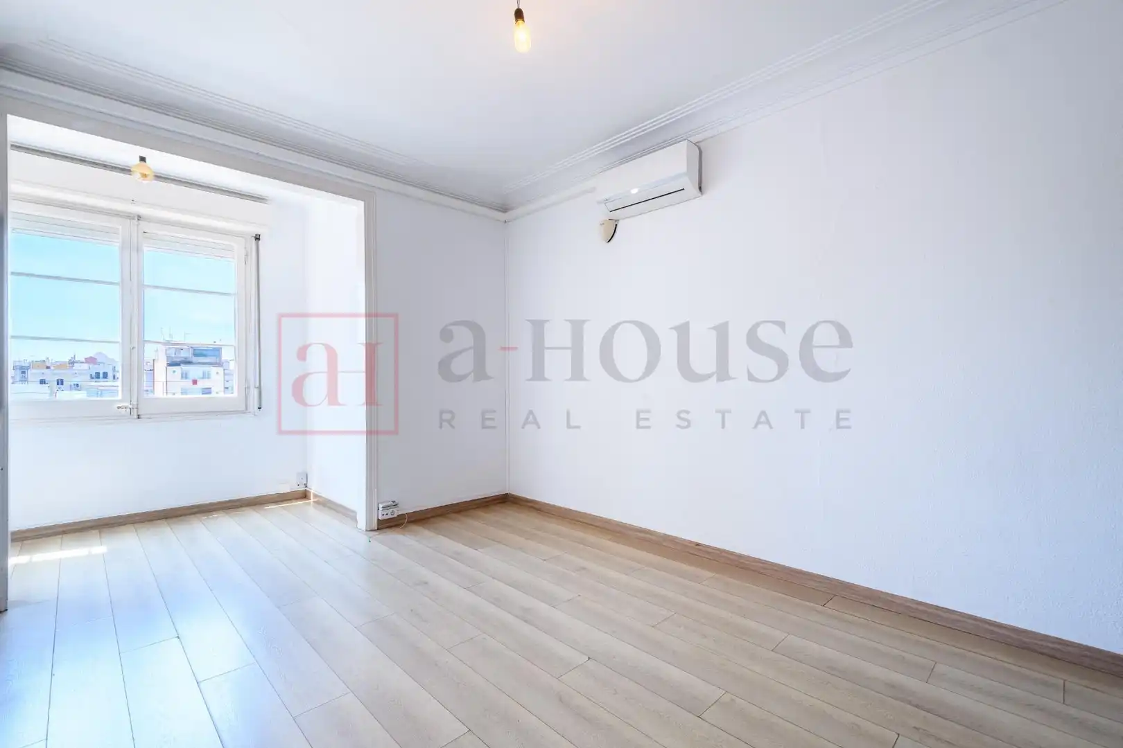 Living room of Flat for sale in Barcelona  with Air Conditioner and Heating