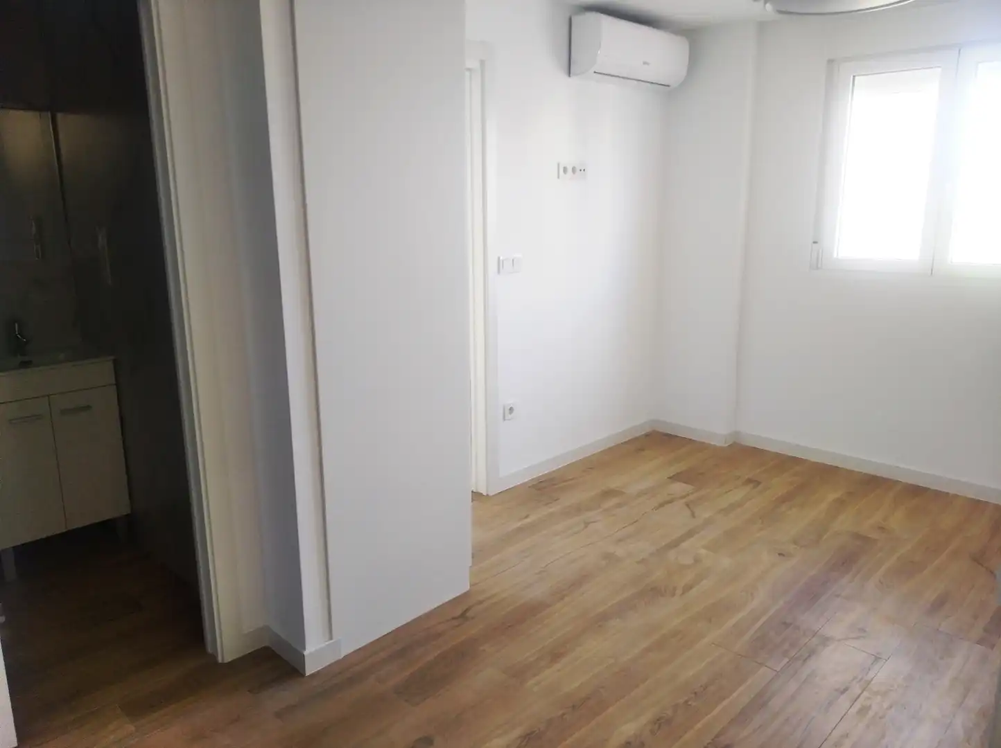 Habitación de Apartamento de alquiler en El Campello con Aire acondicionado, Calefacción y Parquet