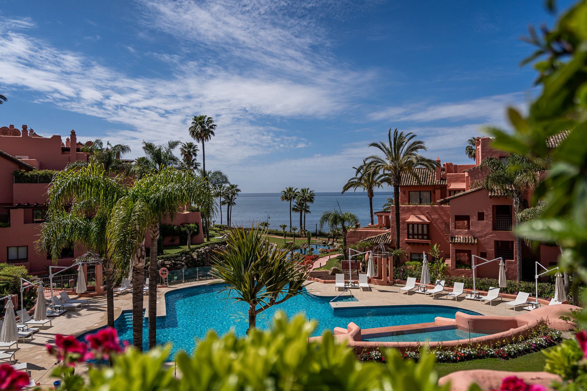 Vista exterior de Apartament en venda en Estepona amb Aire condicionat, Terrassa i Traster