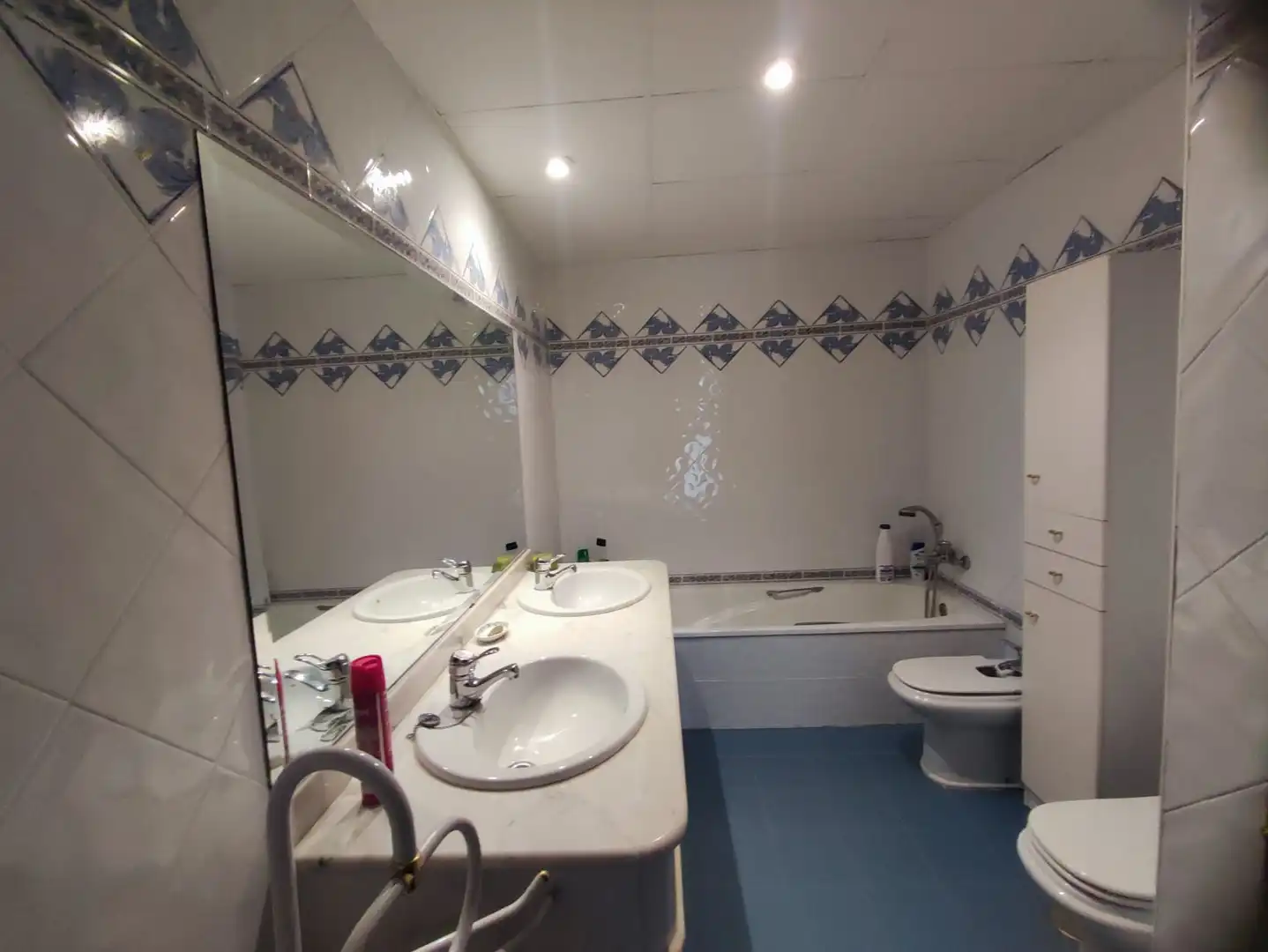 Badezimmer von Haus oder Chalet zum Verkauf in Plasencia mit Heizung, Privatgarten und Terrasse