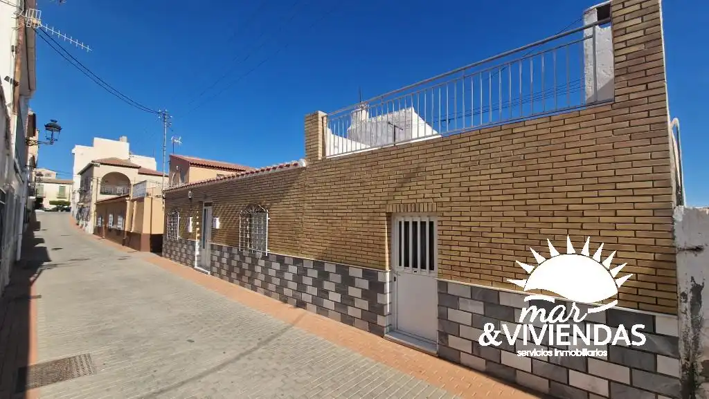 Vista exterior de Casa o xalet en venda en Antas amb Calefacció, Jardí privat i Terrassa
