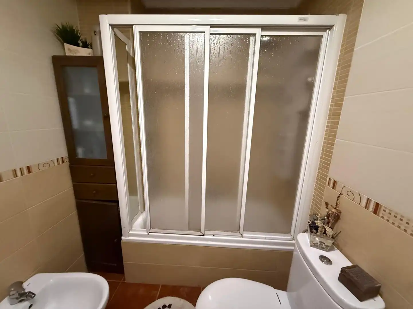 Badezimmer von Wohnung zum Verkauf in Castrillón mit Heizung, Privatgarten und Terrasse