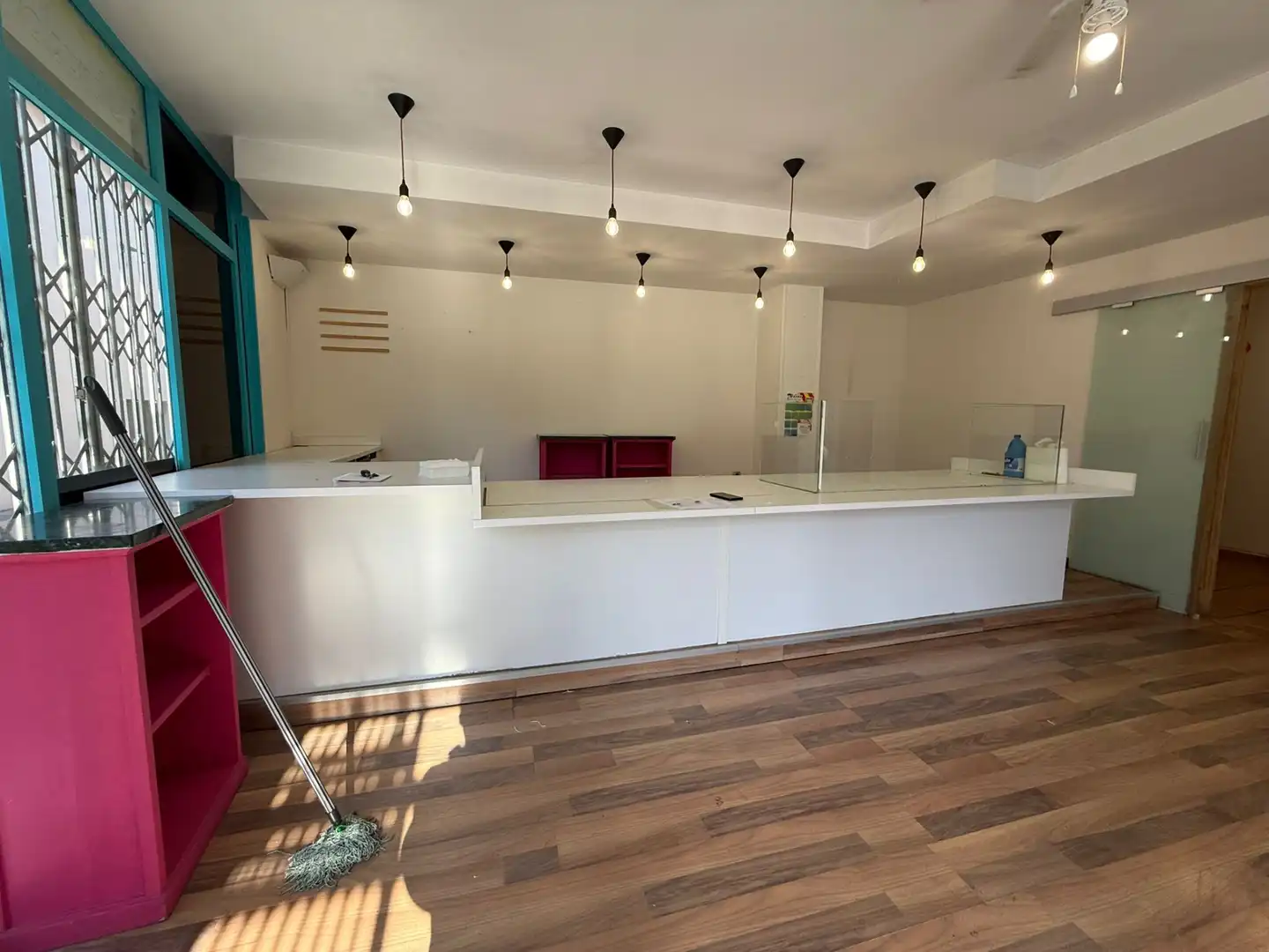 Locale commerciale in affitto a Instituts, imagen 3