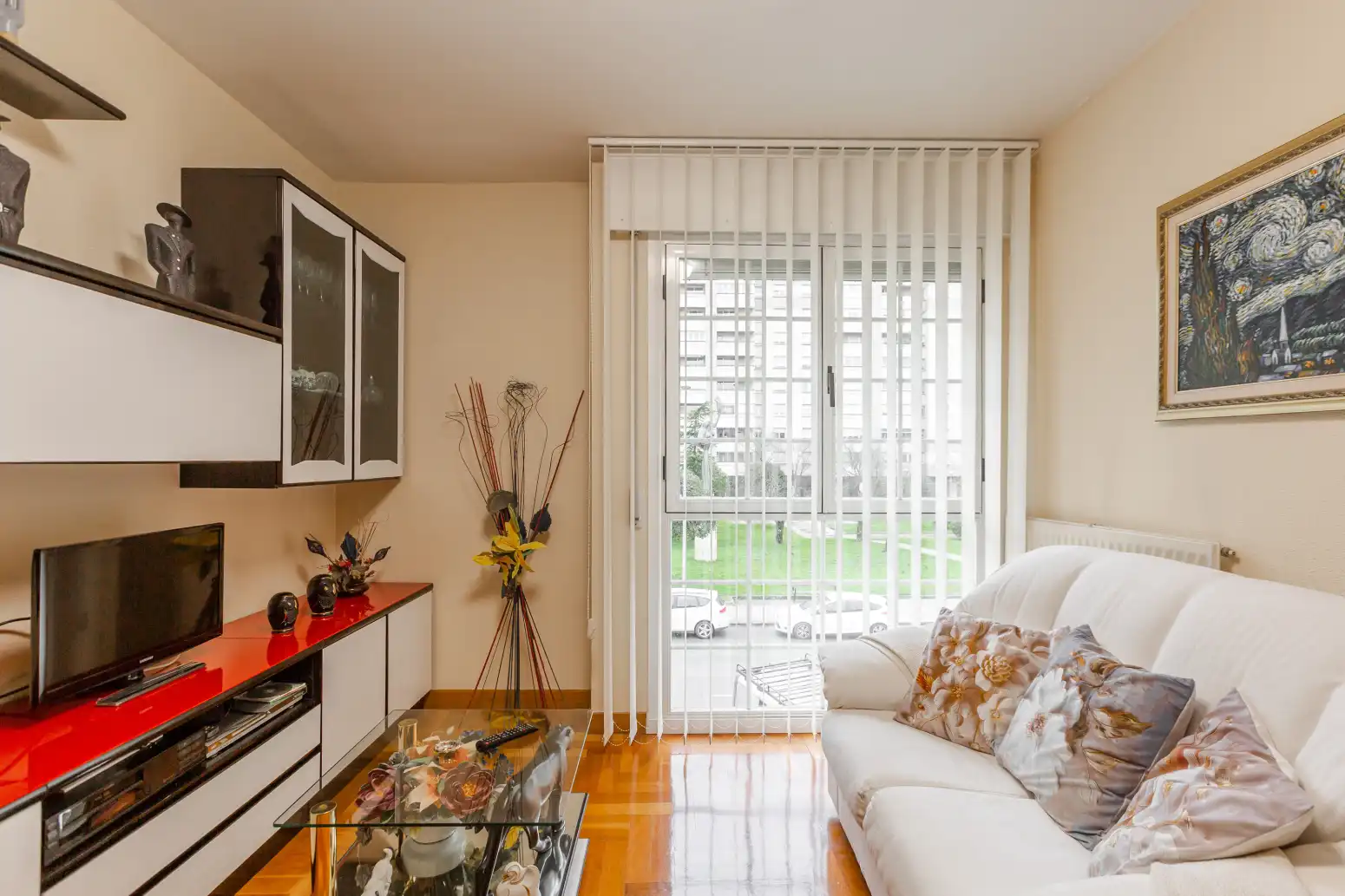 Sala de estar de Casa adosada en venta en Barañáin / Barañain con Calefacción, Jardín privado y Parquet