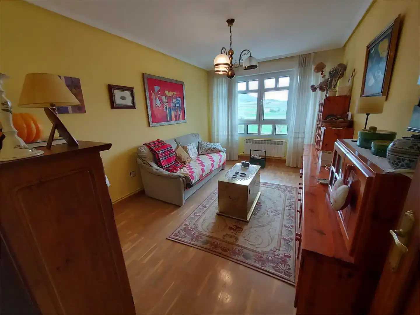 Sala d'estar de Casa o xalet en venda en Miranda de Ebro amb Jardí privat, Parquet i Traster