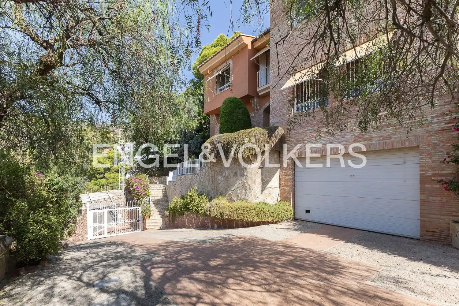 Vista exterior de Casa o xalet en venda en Sagunto / Sagunt amb Aire condicionat, Calefacció i Jardí privat