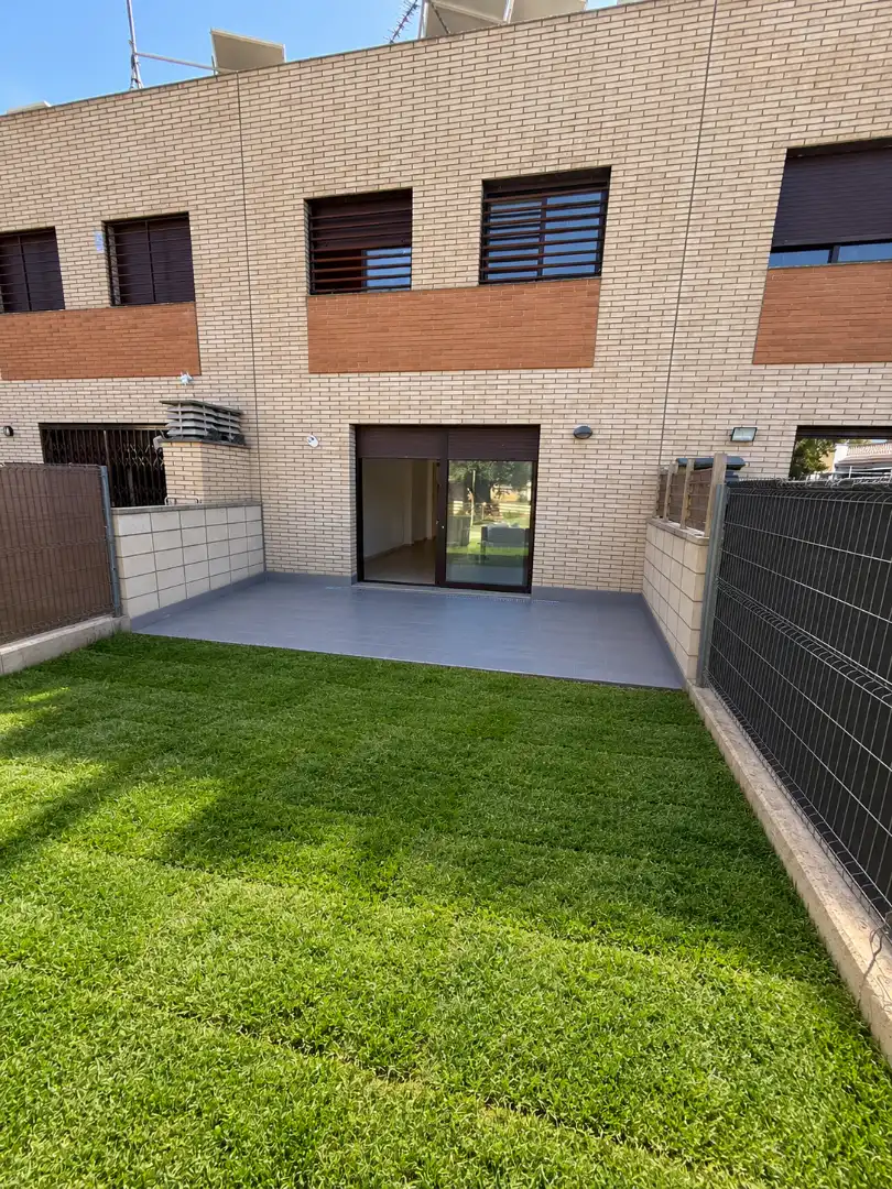 Terrace of Houses for sale in Vilanova i la Geltrú  with Air Conditioner, Heating and Private garden
