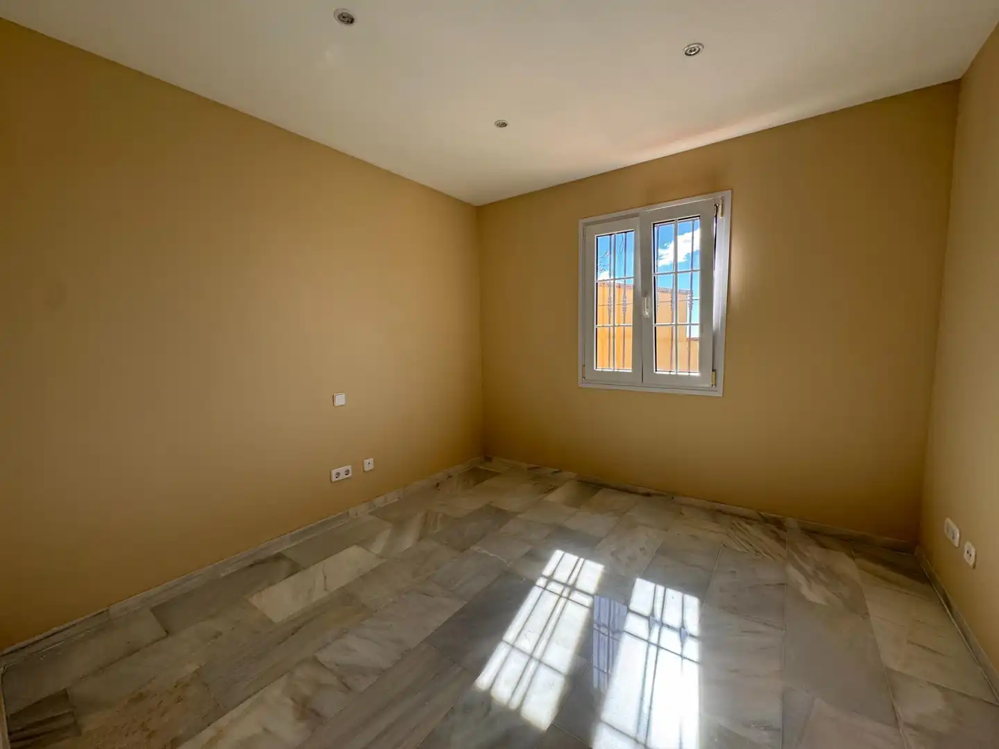 Bedroom of Houses for sale in Benalmádena  with Air Conditioner, Heating and Private garden