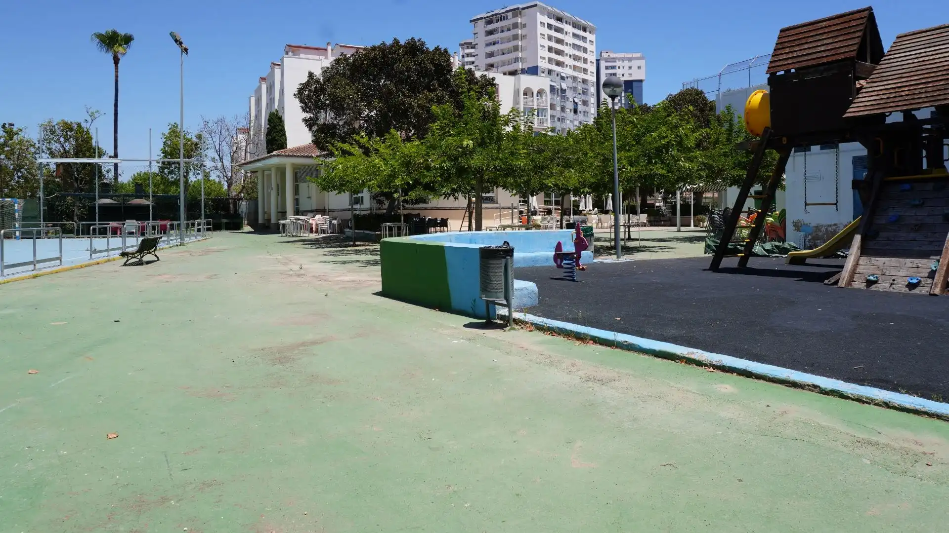 Außenansicht von Dachboden zum Verkauf in El Puig de Santa Maria mit Privatgarten, Terrasse und Balkon