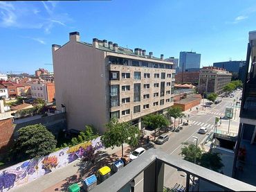 Appartamento con balcone in affitto a Carrer Pi i Margall