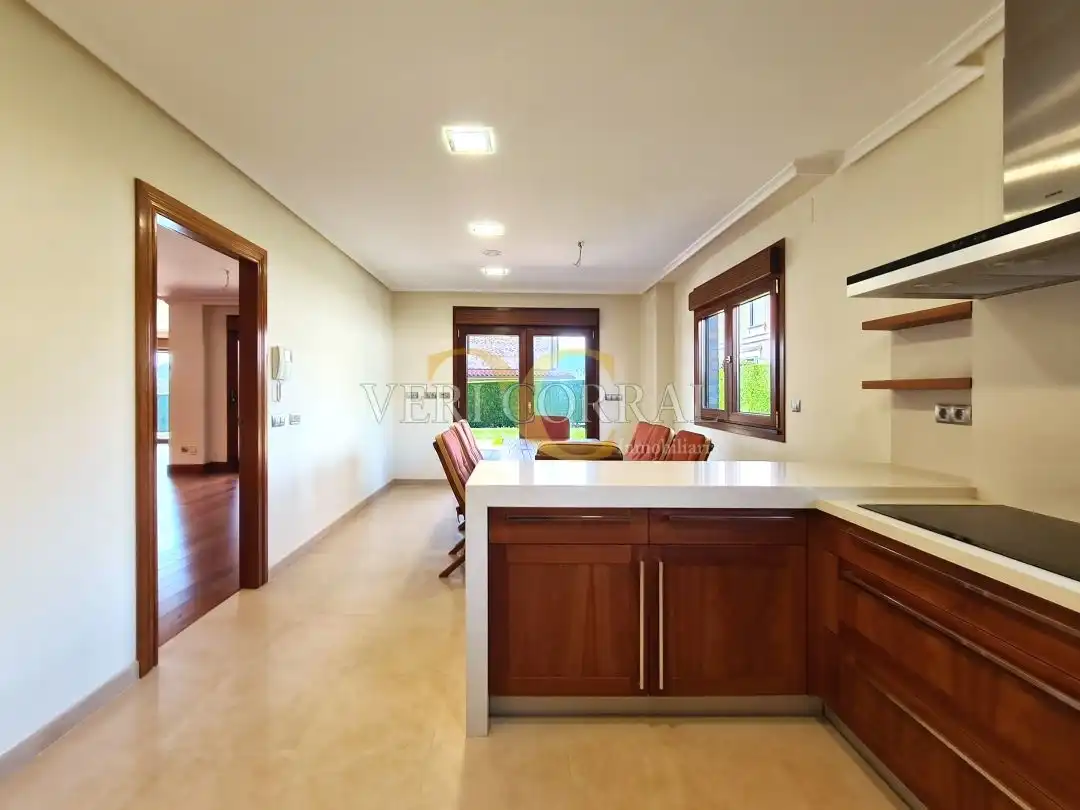 Cocina de Casa o chalet en venta en Oviedo  con Calefacción, Jardín privado y Terraza