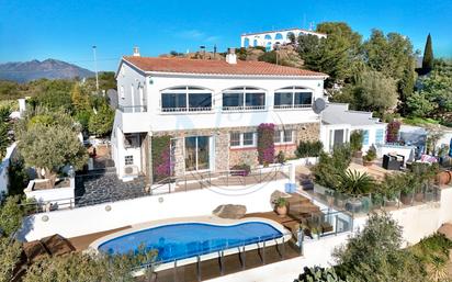 Vista exterior de Casa o xalet en venda en Roses amb Aire condicionat, Terrassa i Piscina