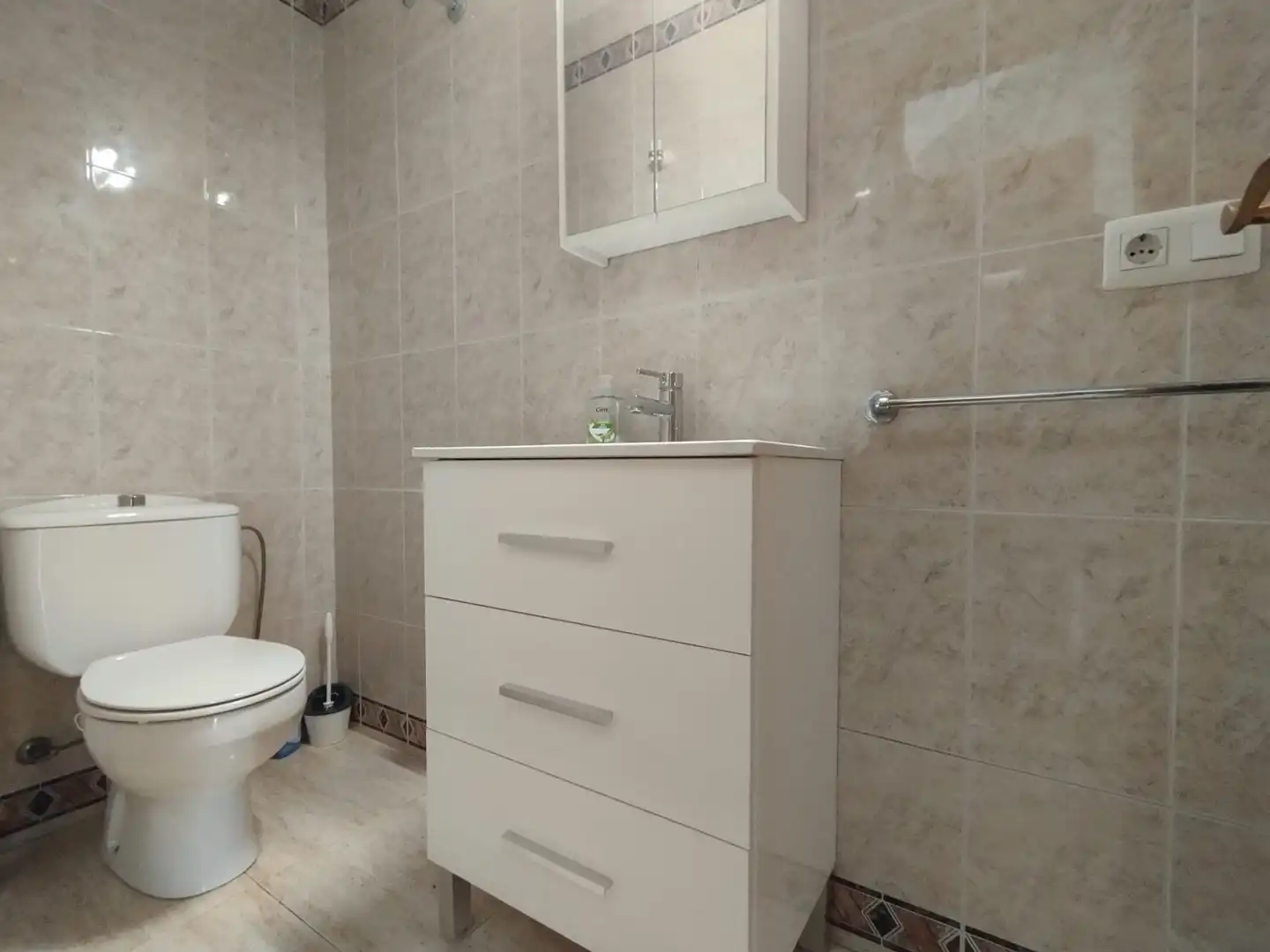 Baño de Casa adosada en venta en Guardamar del Segura con Aire acondicionado, Calefacción y Amueblado