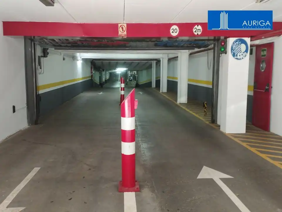 Parkplatz von Garage zur Miete in Madrid
