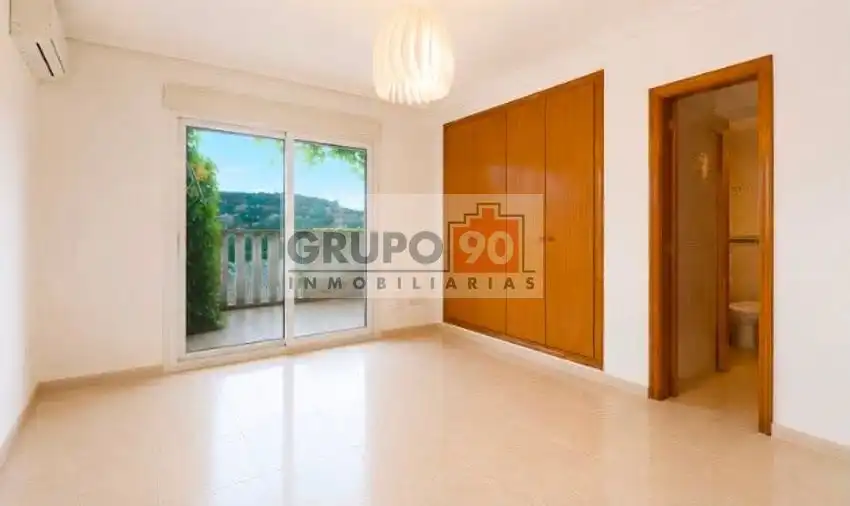 Schlafzimmer von Einfamilien-Reihenhaus zur Miete in Chiva mit Privatgarten, Terrasse und Schwimmbad
