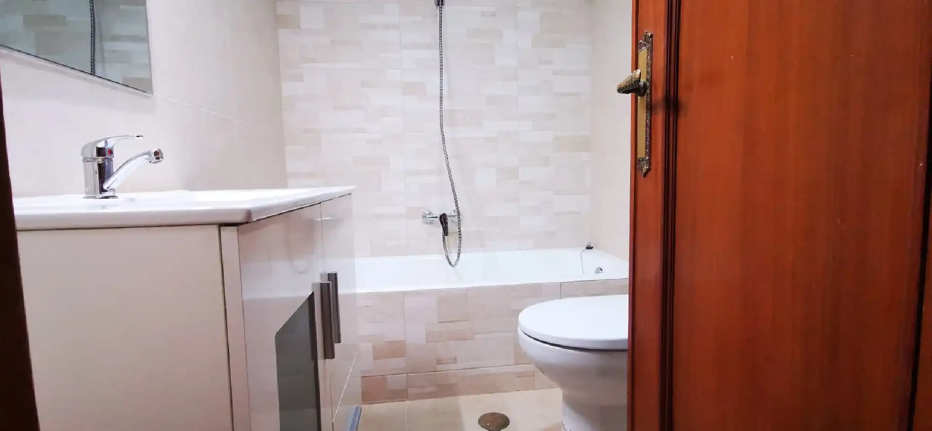 Bathroom of Apartments for rent in Palencia  with Heating and Furnished