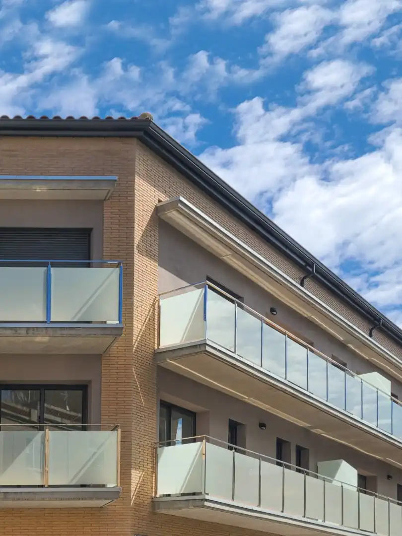 Vista exterior de Piso en venta en Viladecans con Terraza, Piscina y Balcón