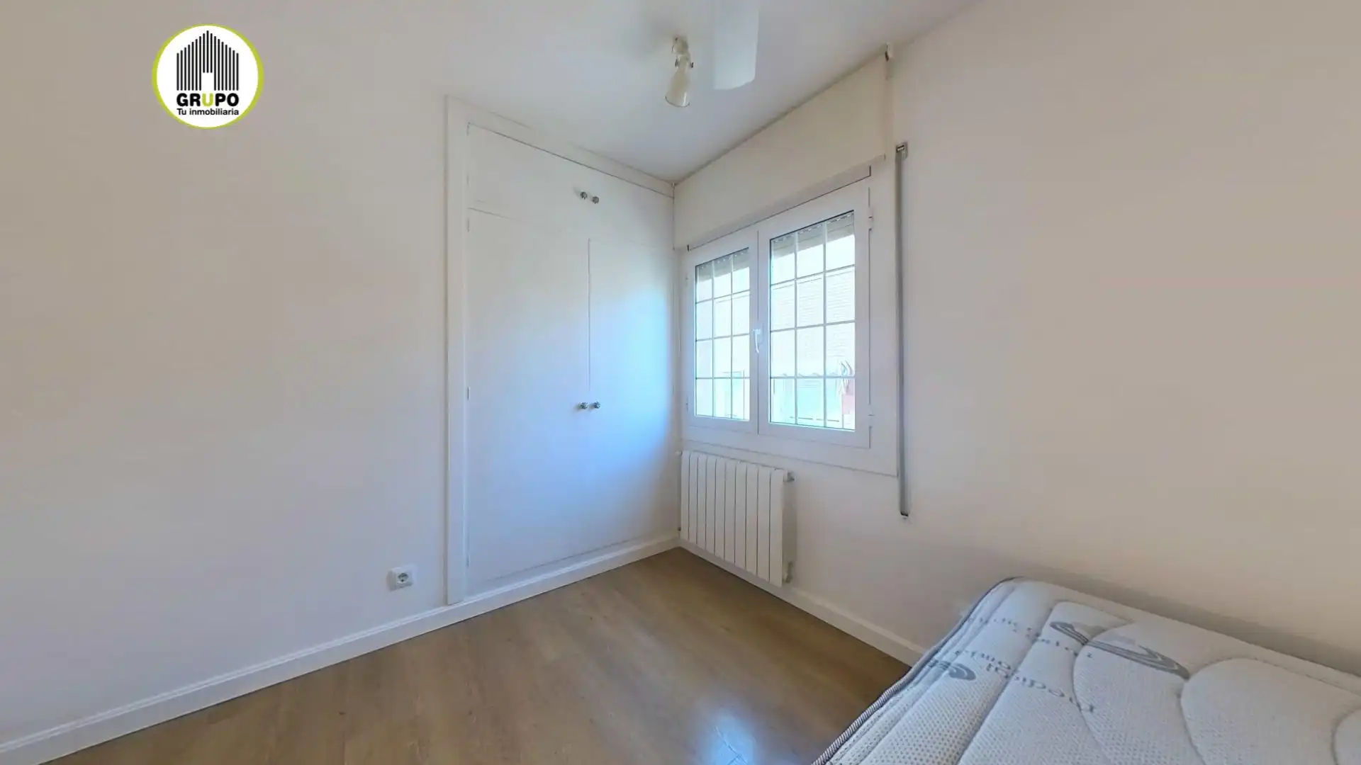 Bedroom of Attic for rent in Esplugues de Llobregat  with Air Conditioner, Heating and Terrace