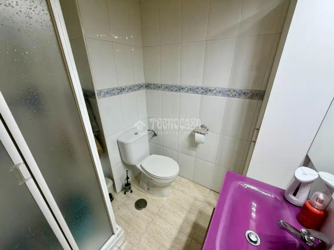 Baño de Piso en venta en Villanueva de la Torre con Aire acondicionado y Calefacción