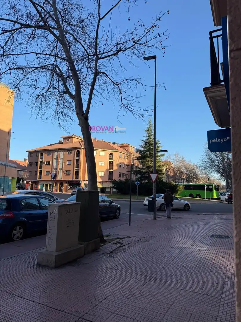 Vista exterior de Piso en venta en Alcalá de Henares con Aire acondicionado, Calefacción y Trastero