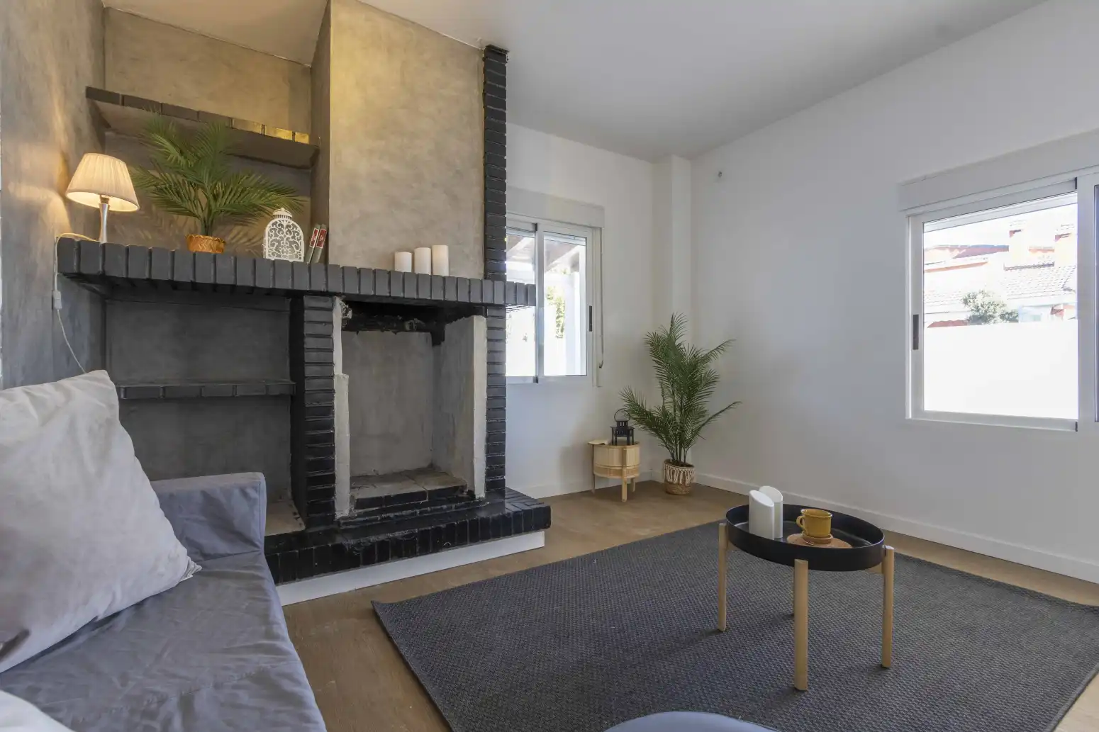 Sala d'estar de Casa o xalet en venda en La Pobla de Vallbona amb Jardí privat i Piscina