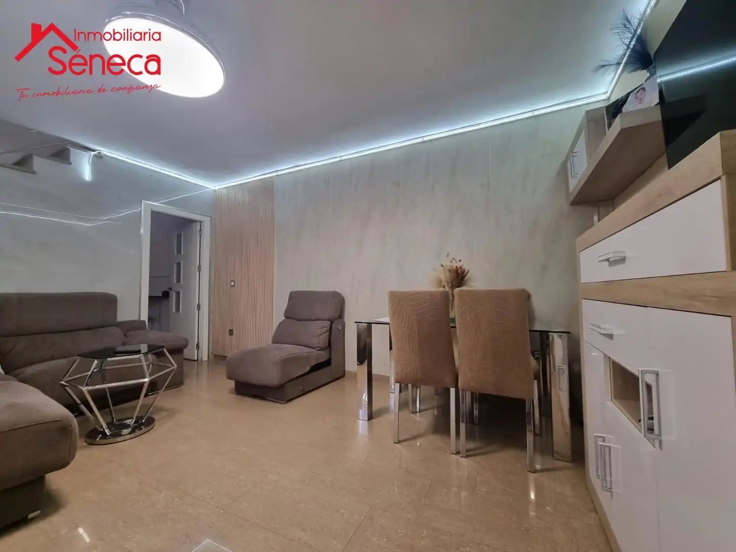 Sala d'estar de Casa adosada en venda en Córdoba amb Aire condicionat, Calefacció i Terrassa