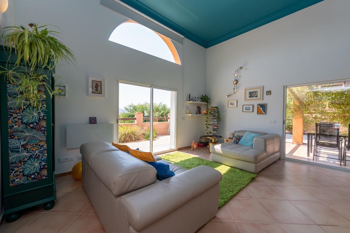 Sala d'estar de Casa o xalet de lloguer en Busot amb Aire condicionat, Calefacció i Jardí privat