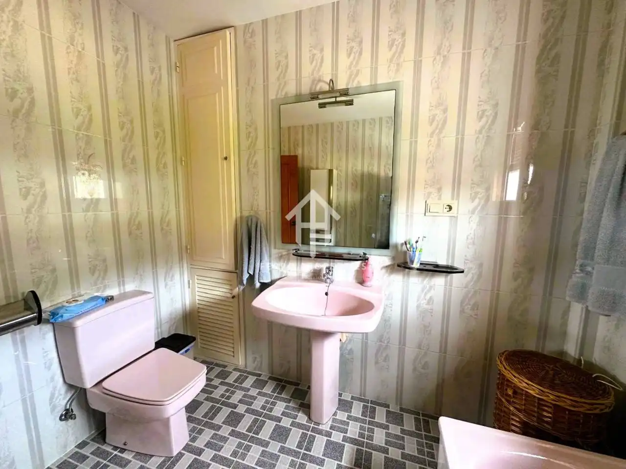 Bany de Casa o xalet en venda en Loja amb Aire condicionat, Jardí privat i Terrassa