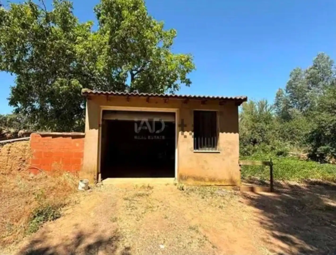 Vista exterior de Casa adosada en venda en Villamañán amb Calefacció i Moblat