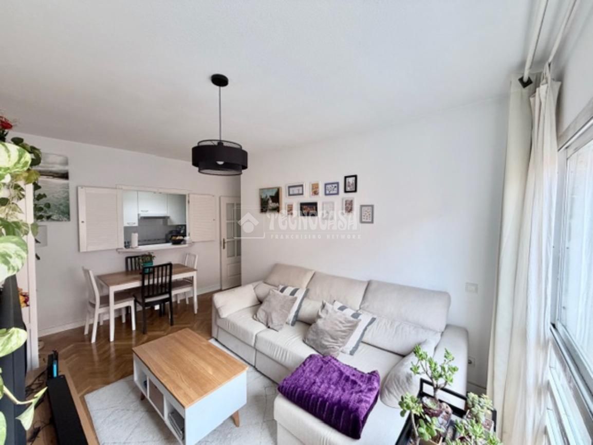 Piso en venta en C. de Julián Camarillo, Simancas, San Blas