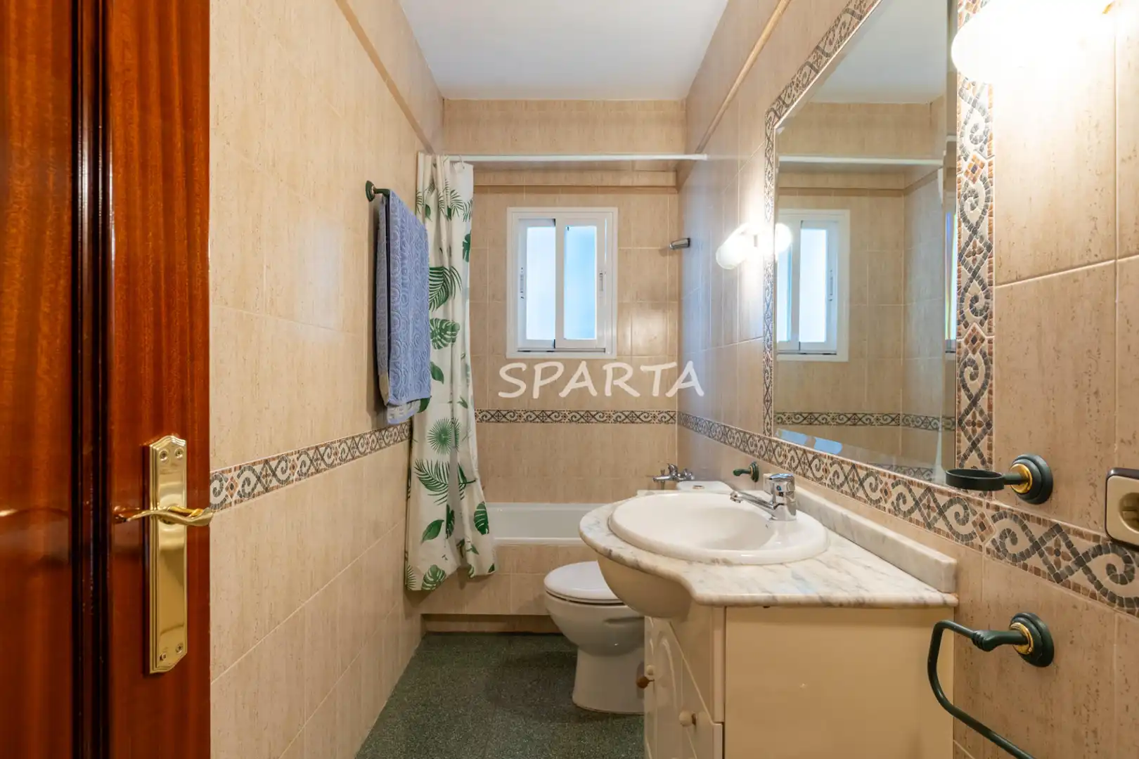 Baño de Piso en venta en Castilleja de la Cuesta con Aire acondicionado, Horno y Microondas