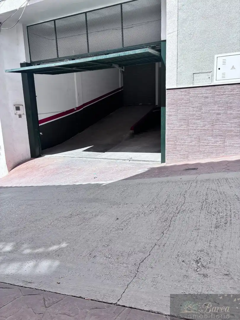 Parkplatz von Garage zum Verkauf in Rute