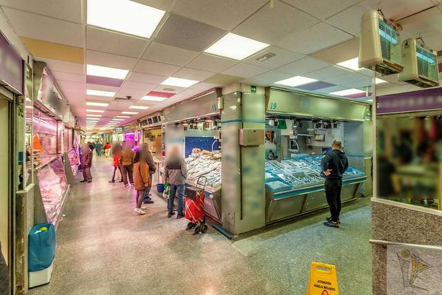 Local comercial en Venta en CL SANTA TERESA  en Reyes Católicos