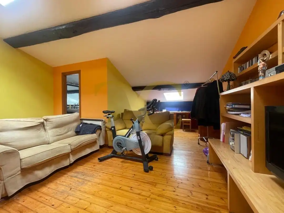 Wohnzimmer von Dachboden zum Verkauf in Ribadesella mit Heizung