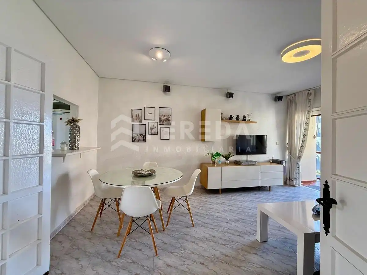 Sala de estar de Apartamento en venta en Roquetas de Mar con Aire acondicionado, Jardín privado y Amueblado