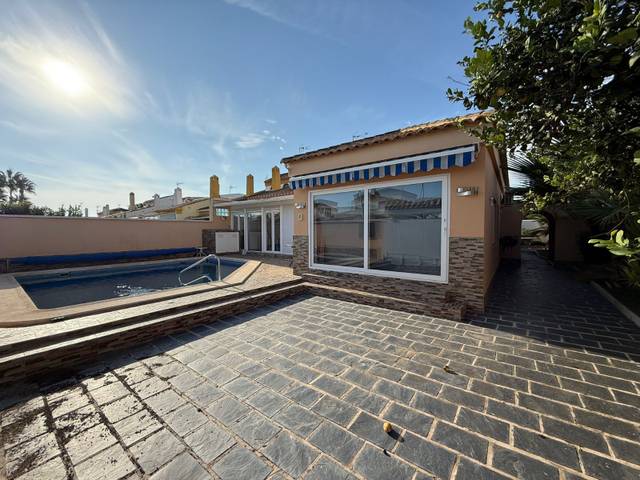 Casa adosada en Alquiler en Pueblo Latino