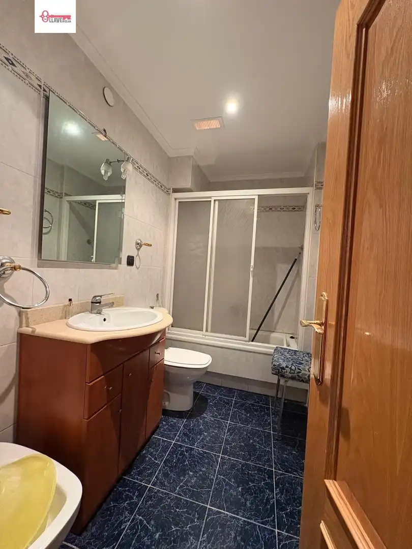 Badezimmer von Wohnung zum Verkauf in Burgos mit Heizung
