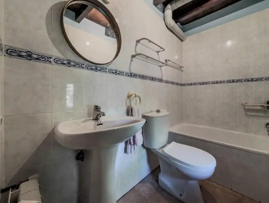 Baño de Casa o chalet en venta en Pesaguero con Calefacción, Terraza y Amueblado