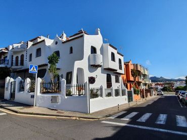 Adosado con balcón en venta en Calle la Folía
