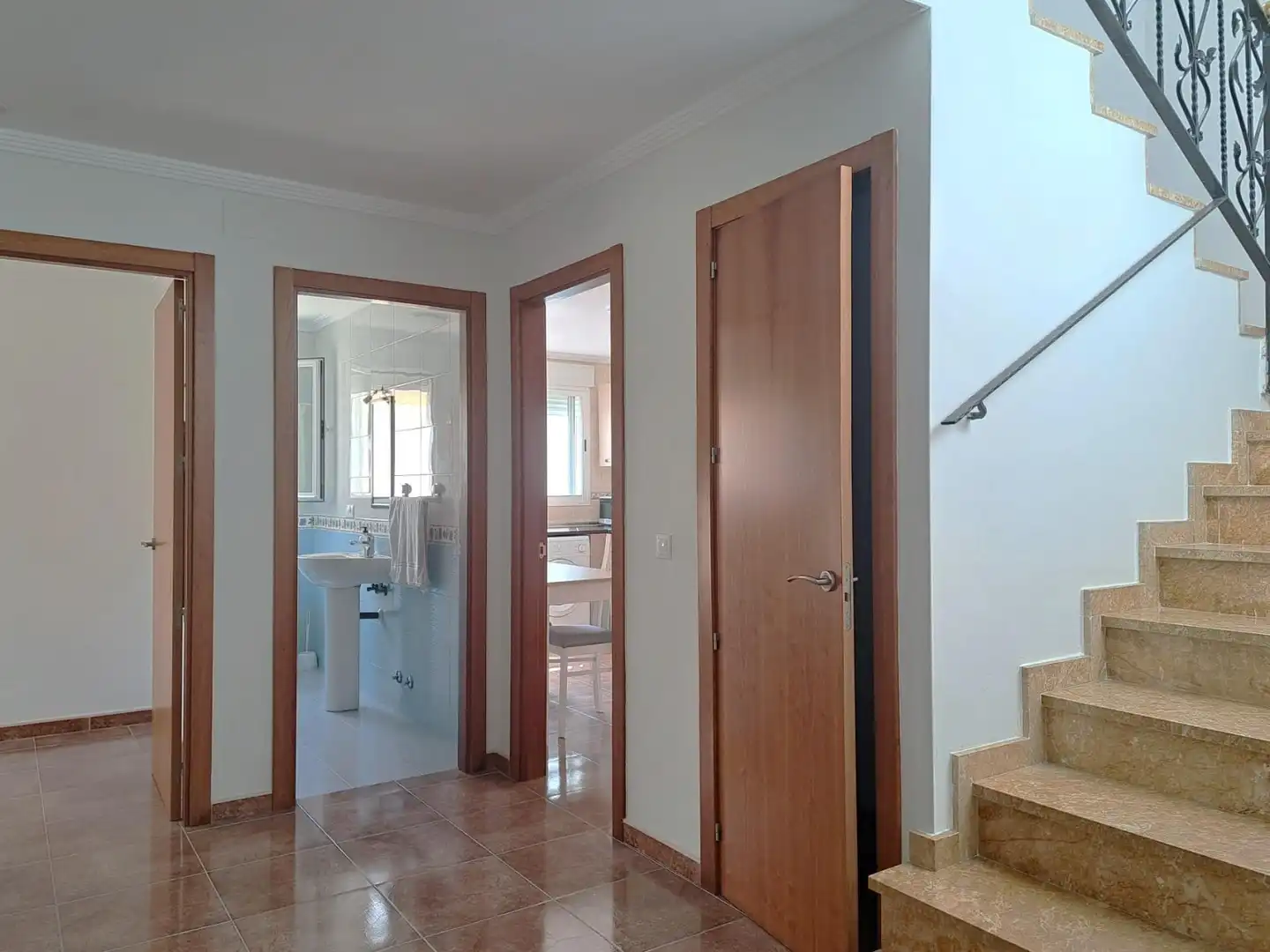 Casa adosada en venta en Requena con Calefacción, Terraza y Trastero